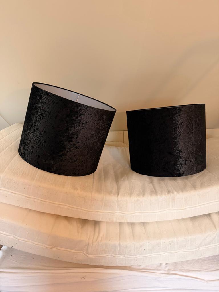 2 Zwarte Lampenkappen met Slangenprint, Huis en Inrichting, Lampen | Lampenkappen, Ophalen, 25 tot 50 cm, Zwart, Rond