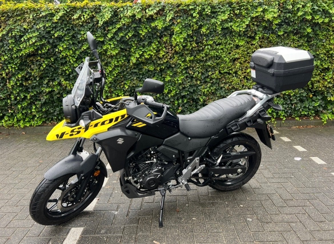 Suzuki V-Strom 250 - Goed onderhouden, incl. accessoires, 2 cilinders, Occasion, Particulier, Toermotor