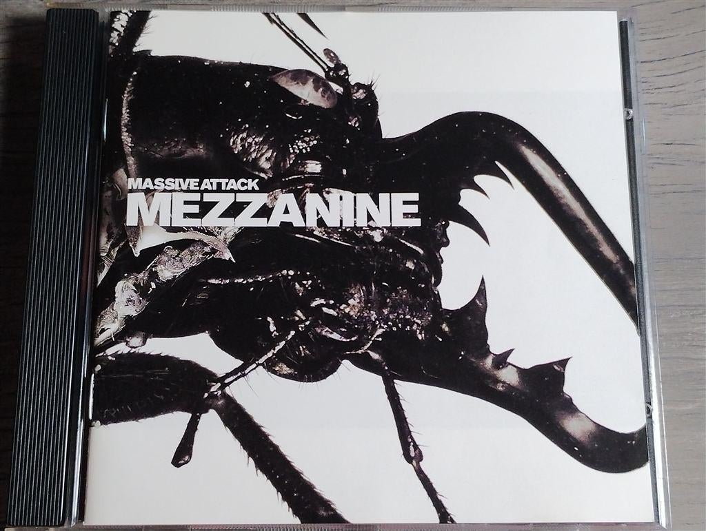 Massive Attack ‎– Mezzanine., Cd's en Dvd's, Cd's | Dance en House, Zo goed als nieuw, Disco, Ophalen of Verzenden