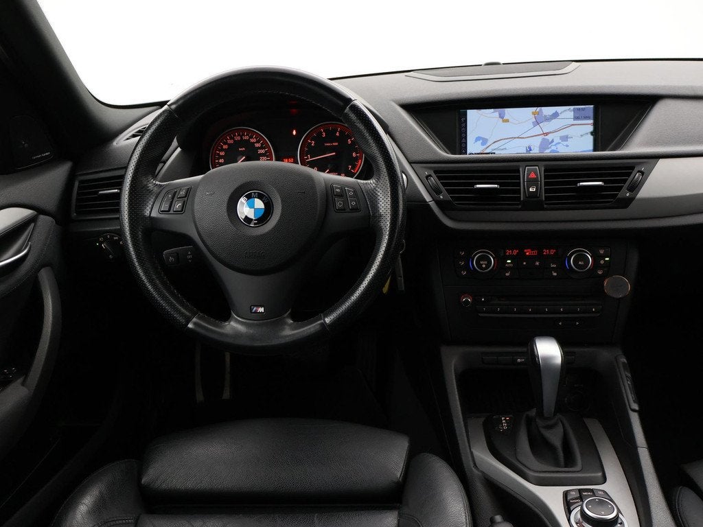 BMW X1 sDrive18i AUT. M-SPORT + LEDER SPORTINTERIEUR | HARMA, Auto's, BMW, Euro 5, Achterwielaandrijving, Zwart, 4 cilinders