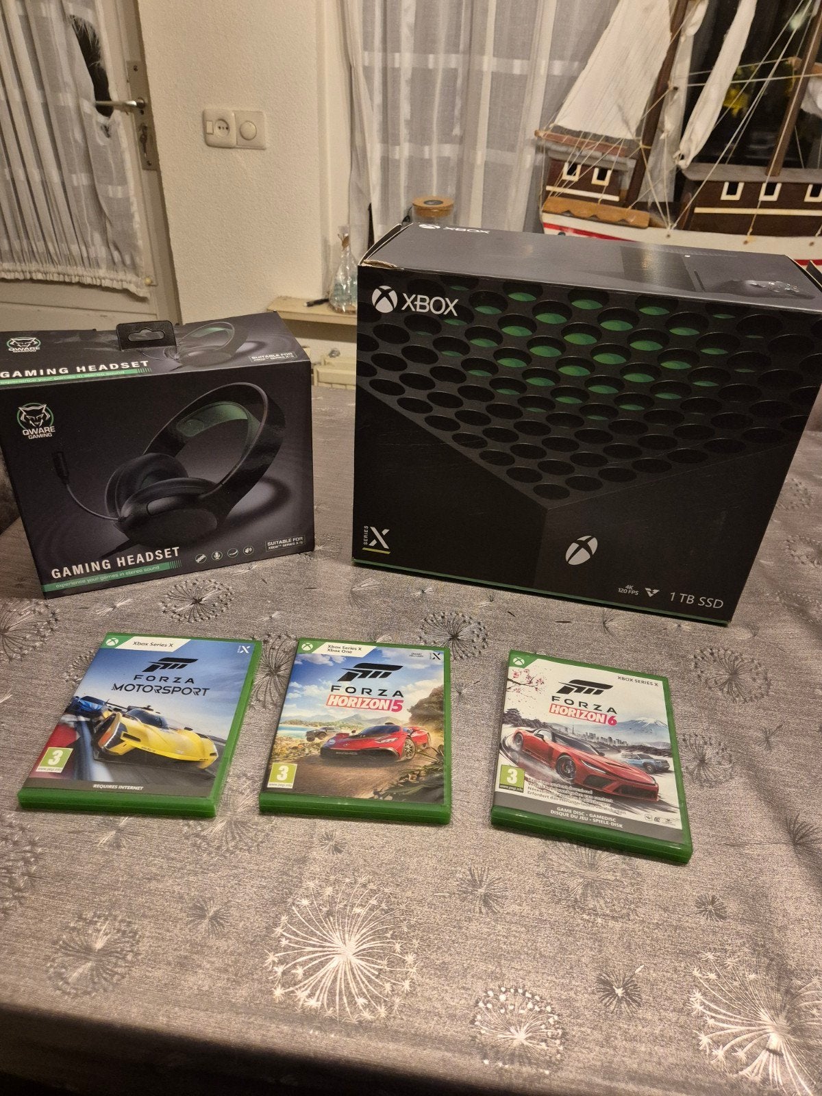Xbox Series X met 1TB SSD, headset en 3 games  met doos