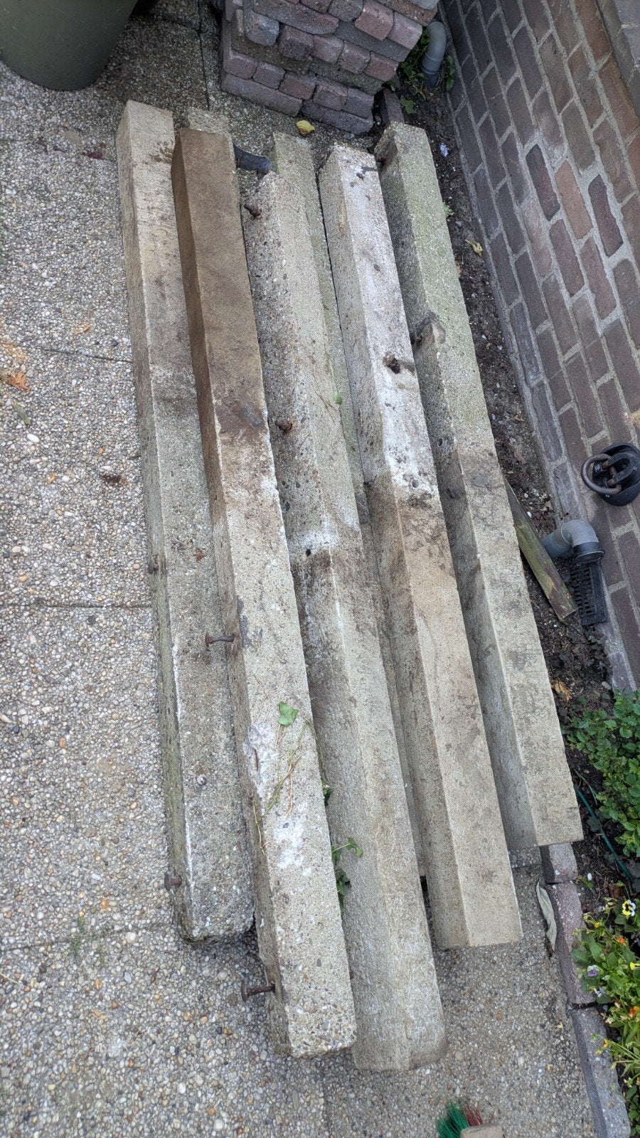 GRATIS! 9x Betonnen paal, Tuin en Terras, Palen, Balken en Planken, Ophalen, Gebruikt, Minder dan 180 cm, Palen