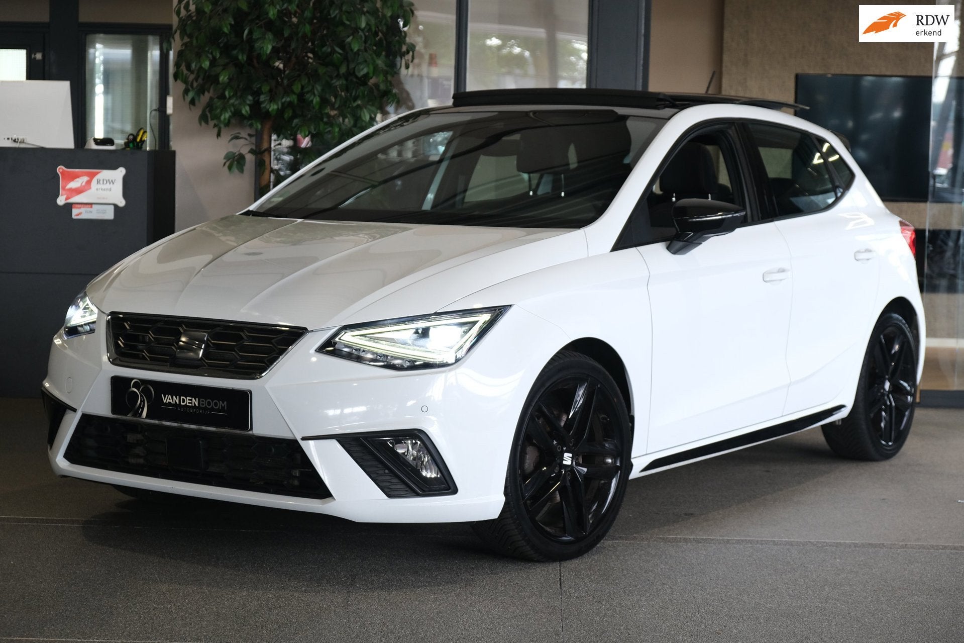 Seat Ibiza 1.0 EcoTSI FR 110PK DSG Pro Black Edition Facelif, Auto's, Dealer onderhouden, Gebruikt, Zwart, 580 kg