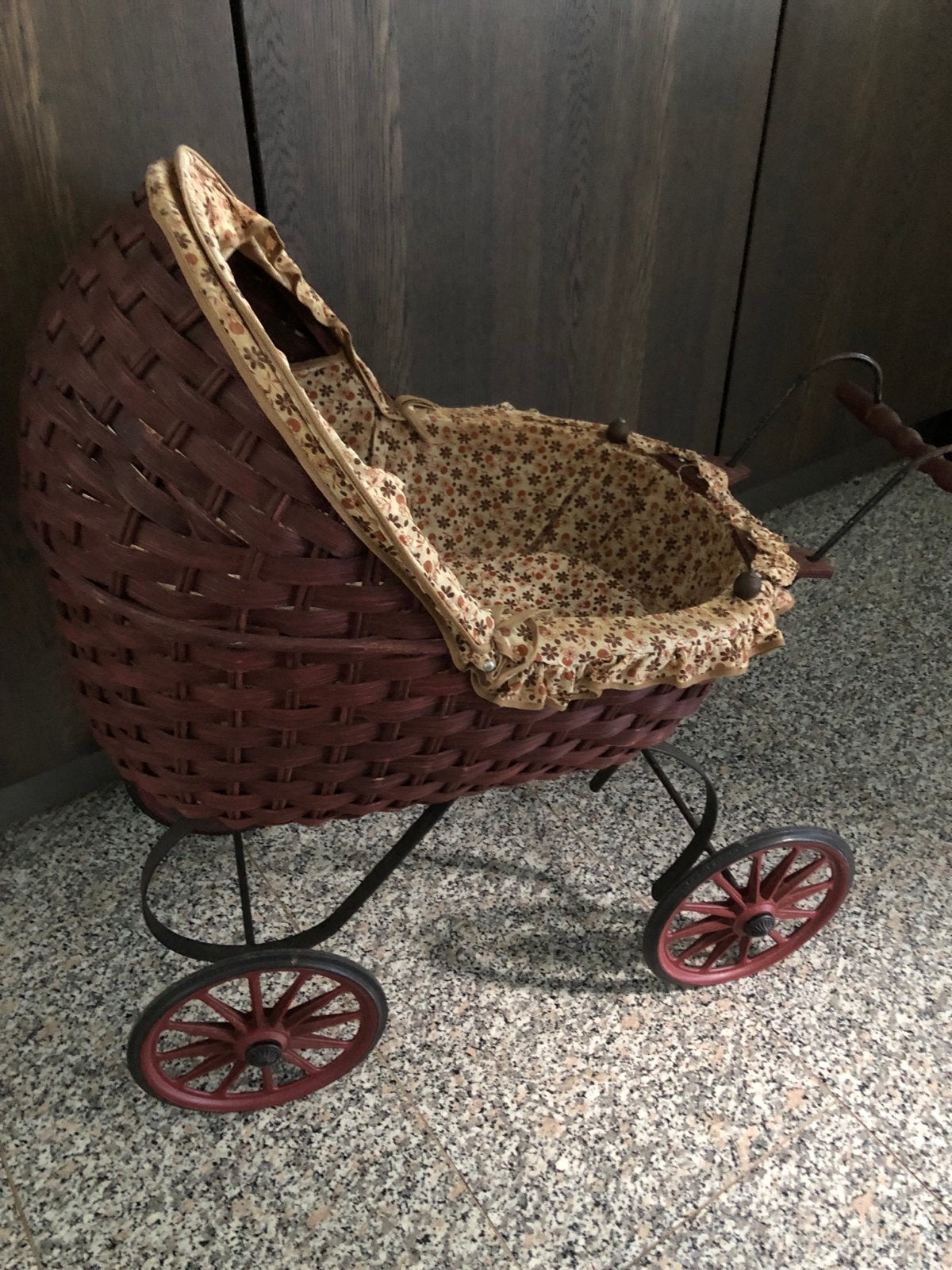 Vintage poppenwagen bruin met gebloemde bekleding, Ophalen