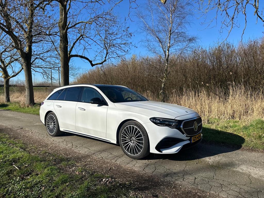Mercedes-Benz E-Klasse E300 e 313pk 9G-TRONIC 2024 Wit, Auto's, Automaat, Overige bekleding, Wit, Plug-in hybride