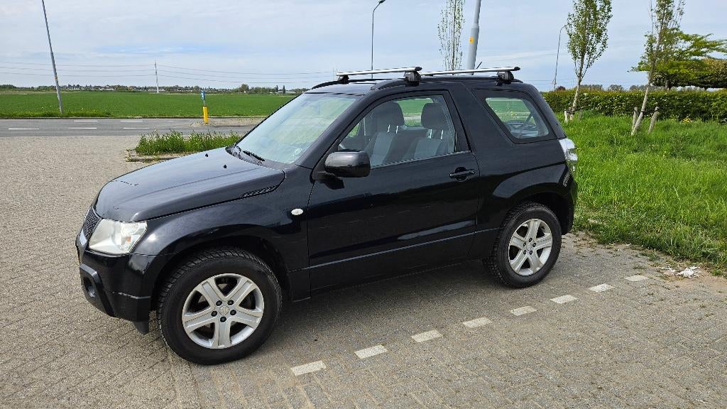 Suzuki Grand Vitara 1.6 3D 2007 Zwart, 1345 kg, Stof, Zwart, 4 cilinders