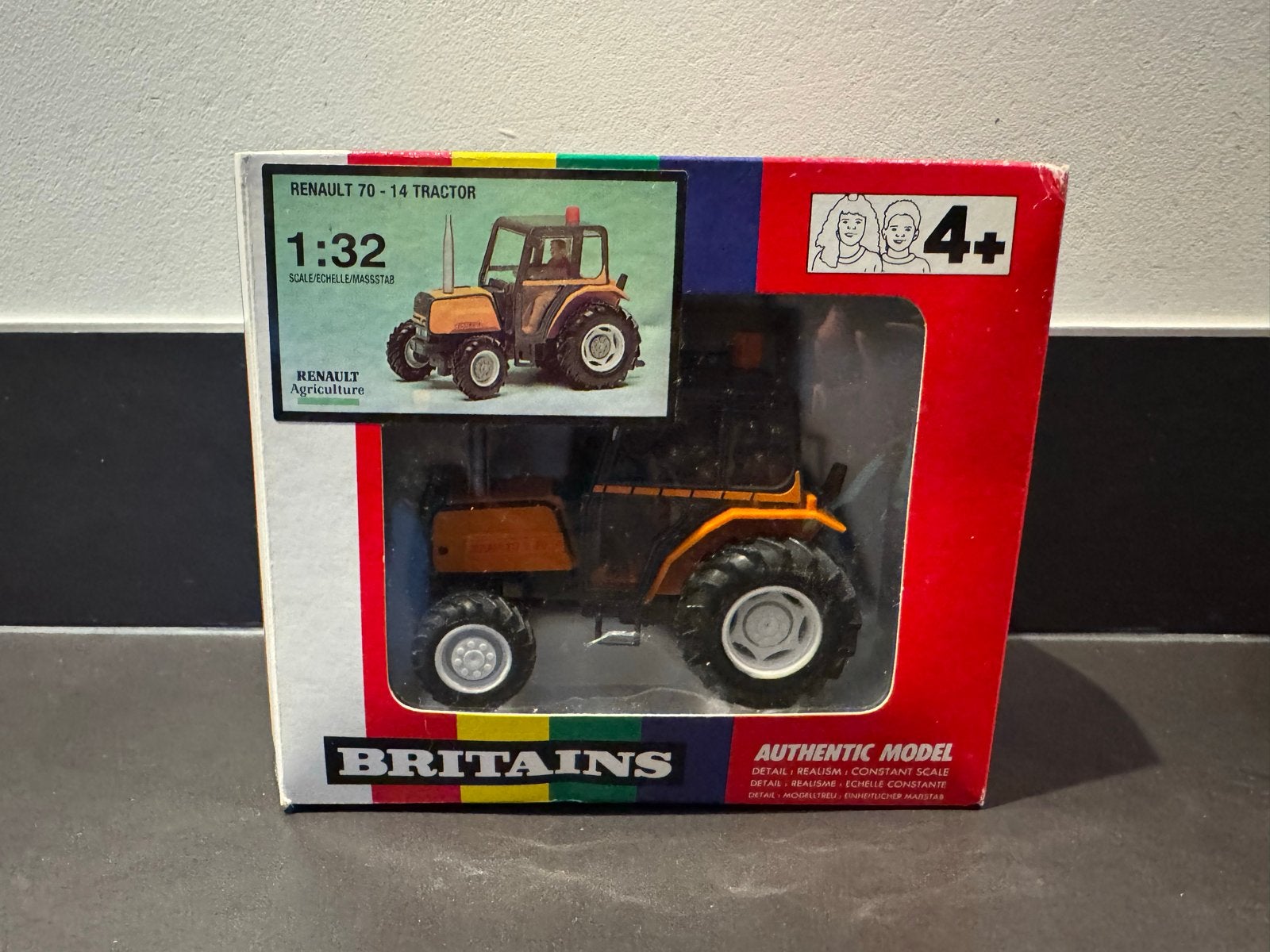 Britains Renault 70-14 Tractor, Ophalen of Verzenden, Nieuw, Tractor of Landbouw, Britains