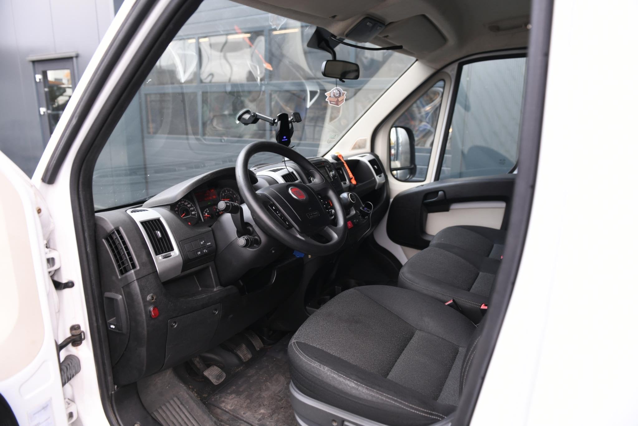 Fiat Ducato 35 2.3 MultiJet - Grote laadbak met oprijlaadkle, Auto's, Voorwielaandrijving, Gebruikt, 150 pk, 2500 kg