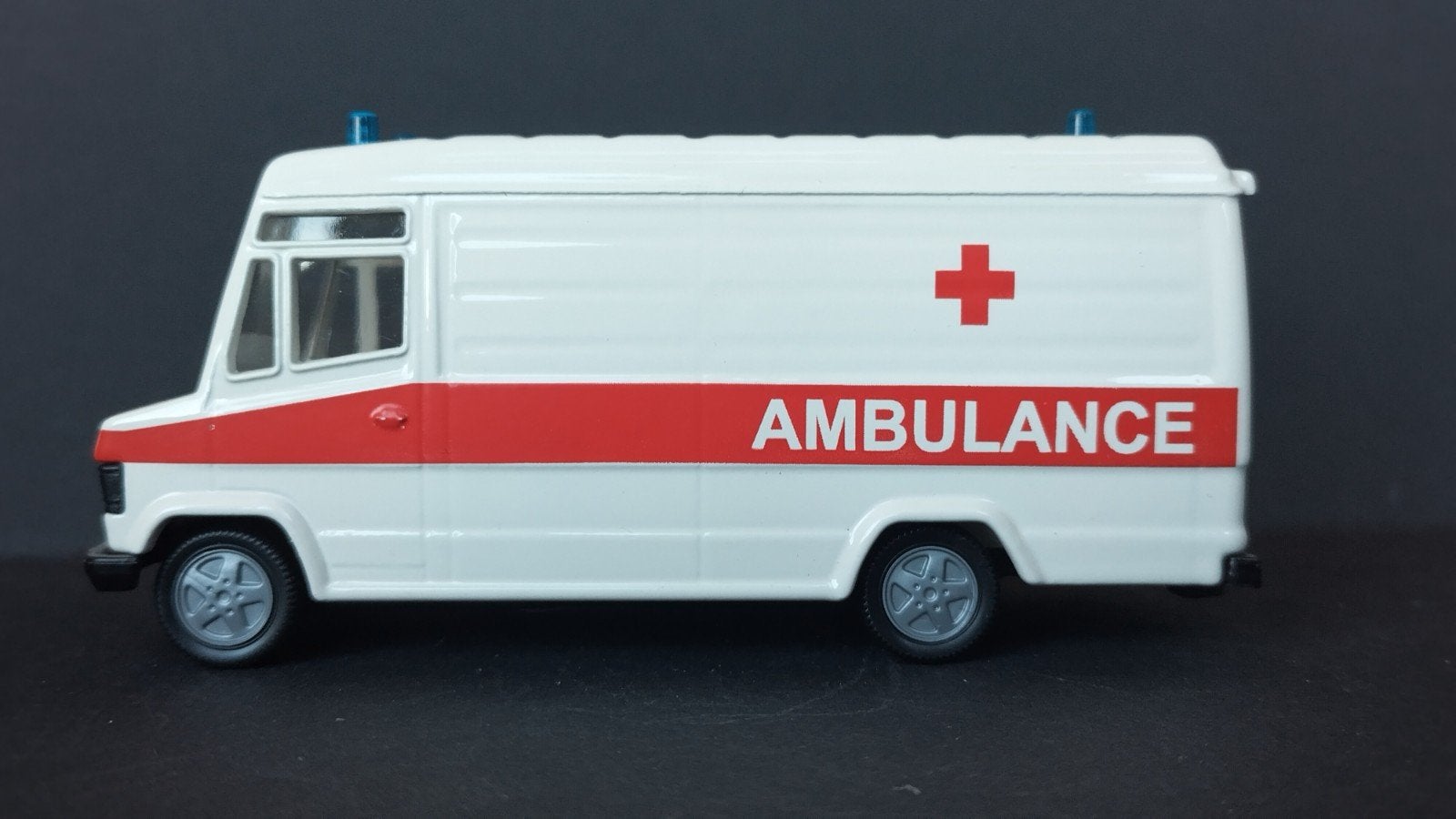 Mercedes Benz 809 d ambulance 1:55 Siku Pol, Verzenden, Zo goed als nieuw, Bus of Vrachtwagen, Sieper