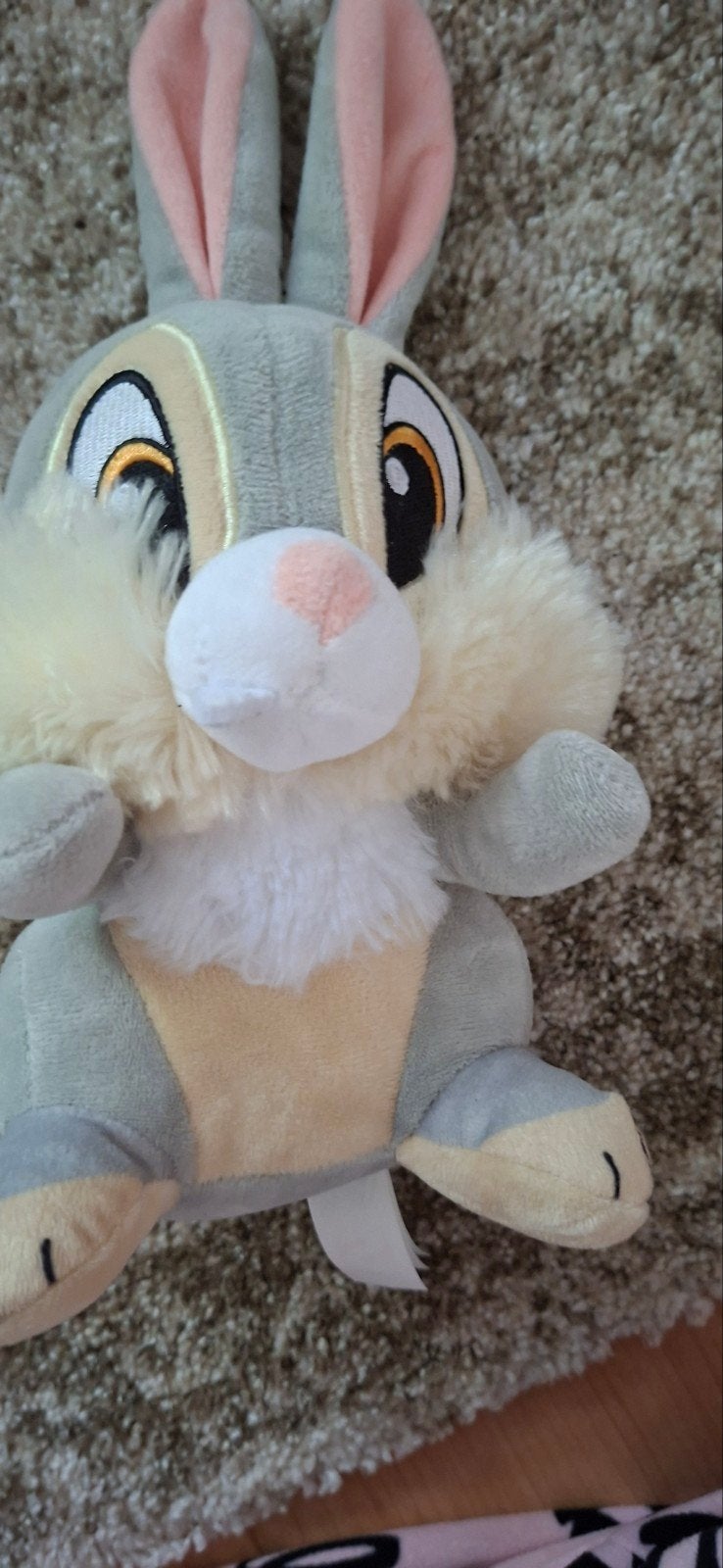 Disney Stampertje knuffel met geluidjes - Zo goed als nieuw, Kinderen en Baby's, Disney, Disney, Grijs, Konijn
