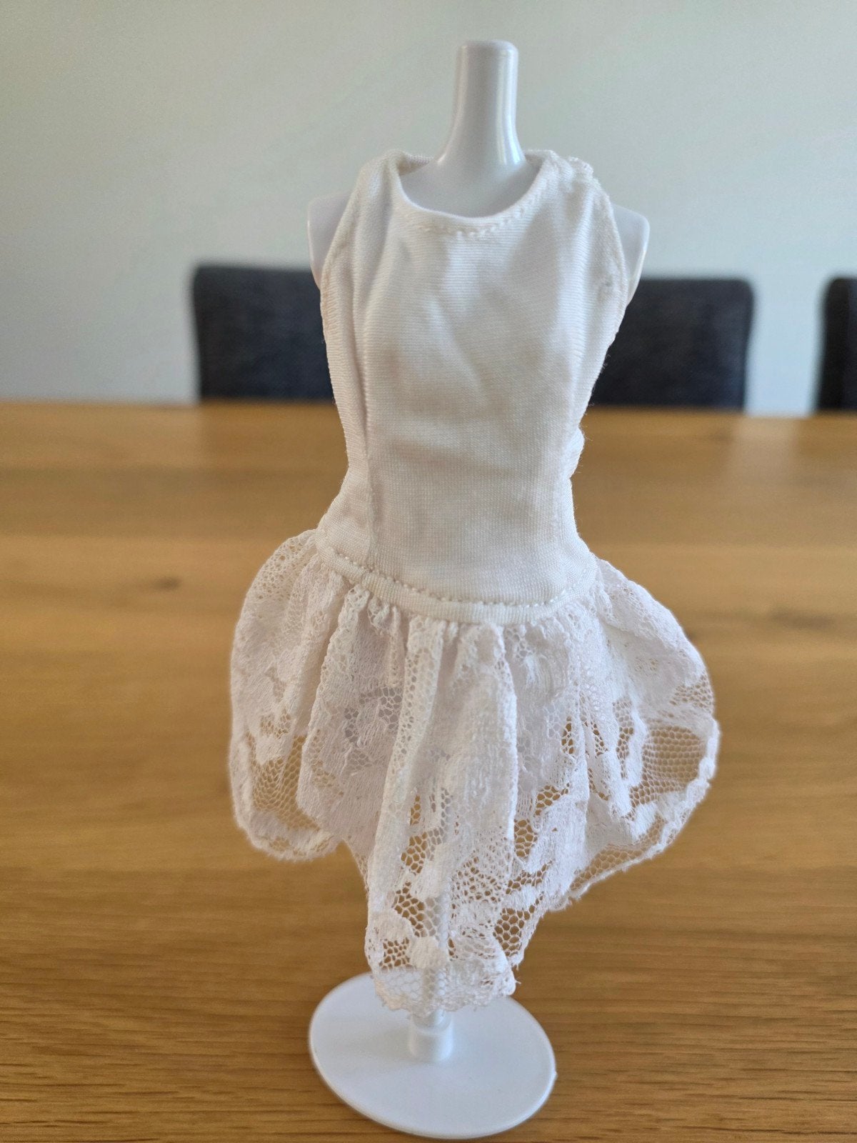 Vintage Barbie jurk met kant, Ophalen of Verzenden, Gebruikt, Kleertjes