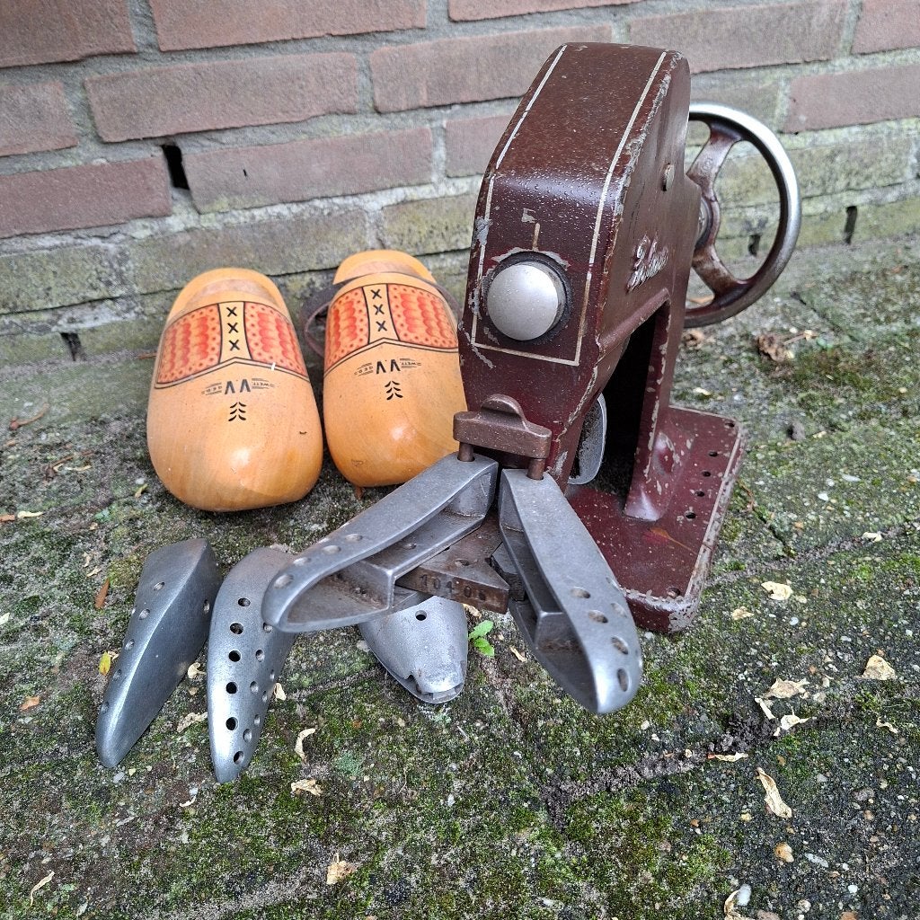 oud gereedschap schoenmakerij, Ophalen