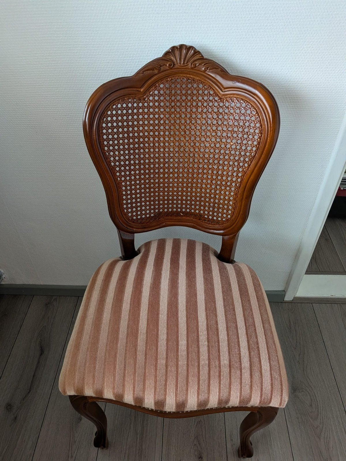 Antieke stoel, Ophalen