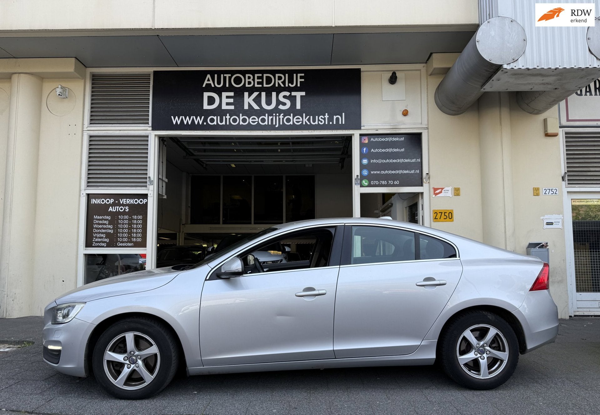 Volvo S60 2.0 D4 AUT 2017 Leder Navi Clima, Auto's, Volvo, Automatische klimaatregeling, 1969 cc, Origineel Nederlands, Diesel