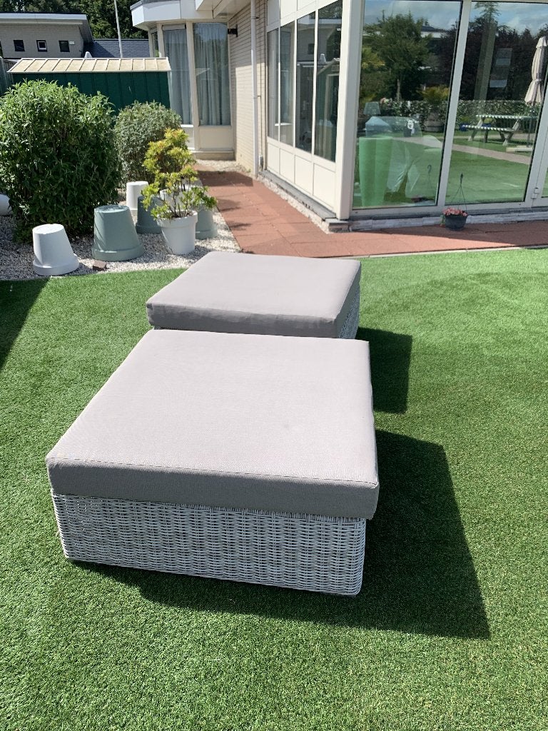 Set van 2 grote lounge poefs 1x1 meter met kussen, Huis en Inrichting, Banken | Voetenbanken en Poefen, Gebruikt, 75 tot 100 cm