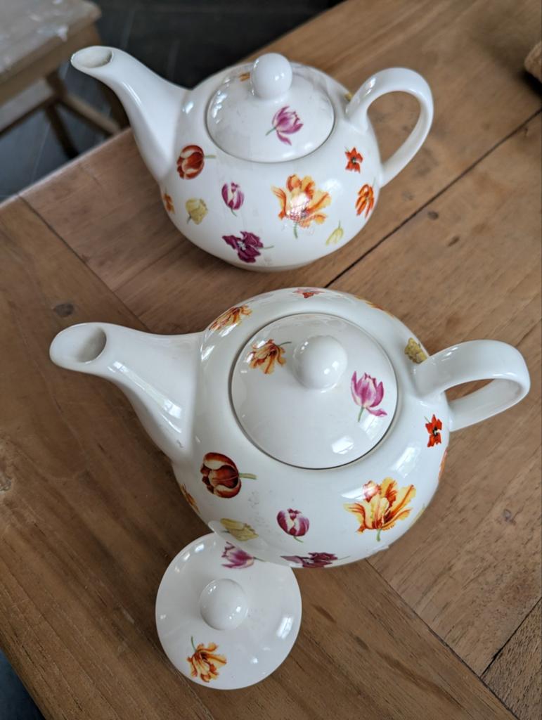 Twee theepotjes zonder kopje en extra deksel JBS, Ophalen of Verzenden, Zo goed als nieuw, Overige stijlen, Kop(pen) en/of Schotel(s)