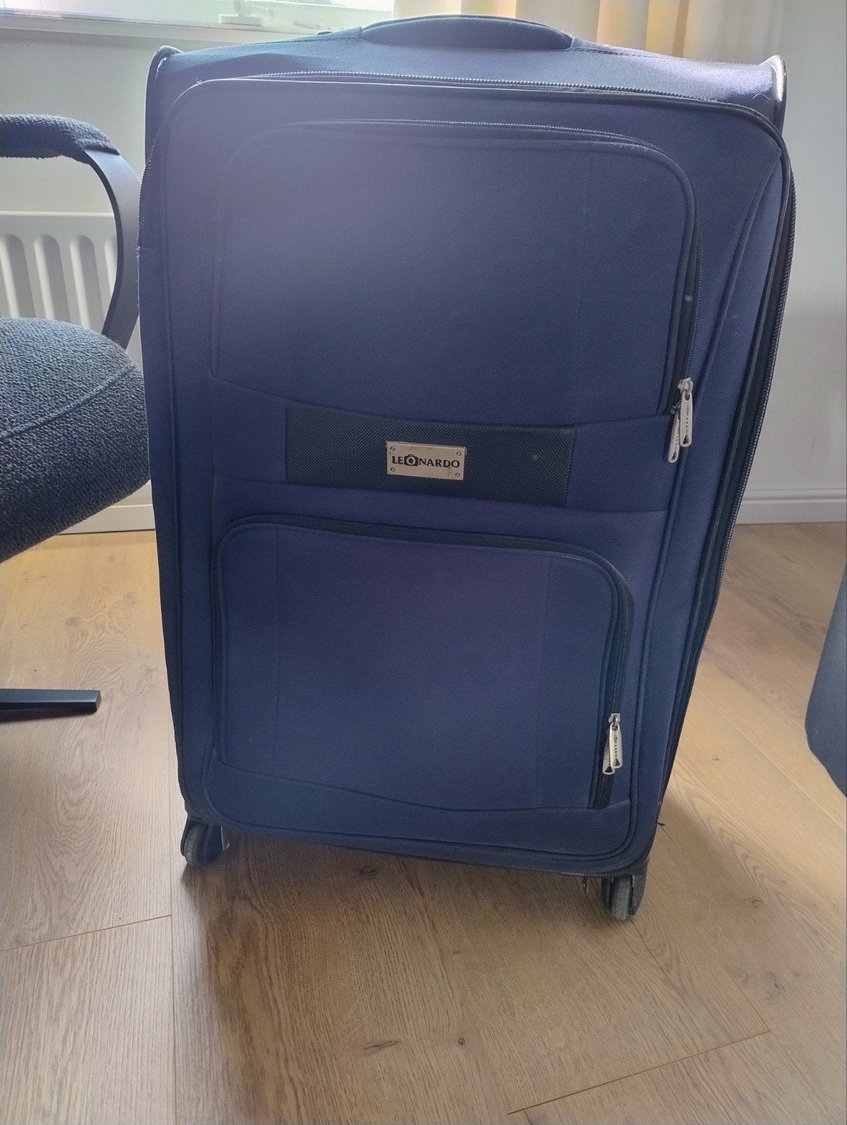 Blauwe Leonardo Koffer enWieltjes en Uitschuifbare Handgree, Ophalen, Gebruikt, 20 tot 30 cm, Blauw