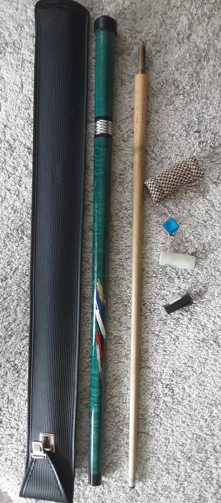 Mooie Biljartkeu + zwarte foedraal en div. accessoires., Verzenden, Gebruikt, Keu of Ballen