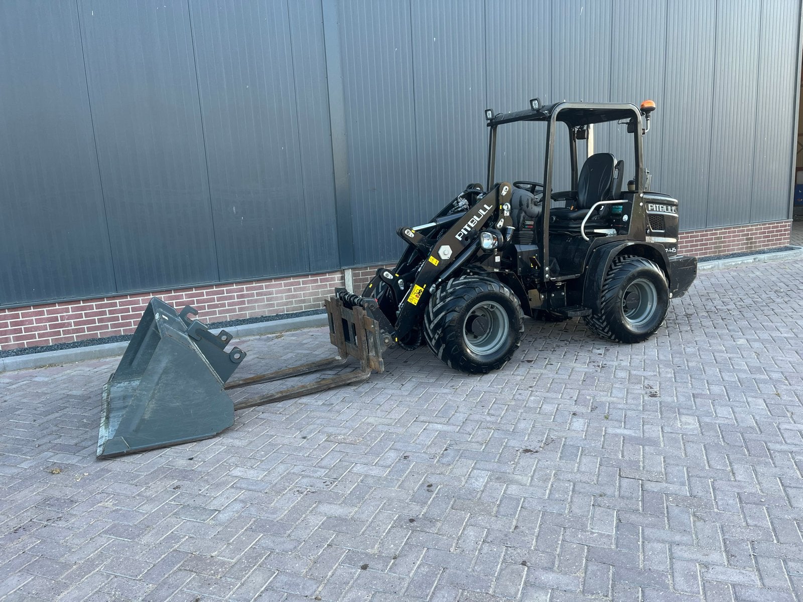 Pitbull X27-45 Minishovel - Compact en Krachtig, Ophalen of Verzenden