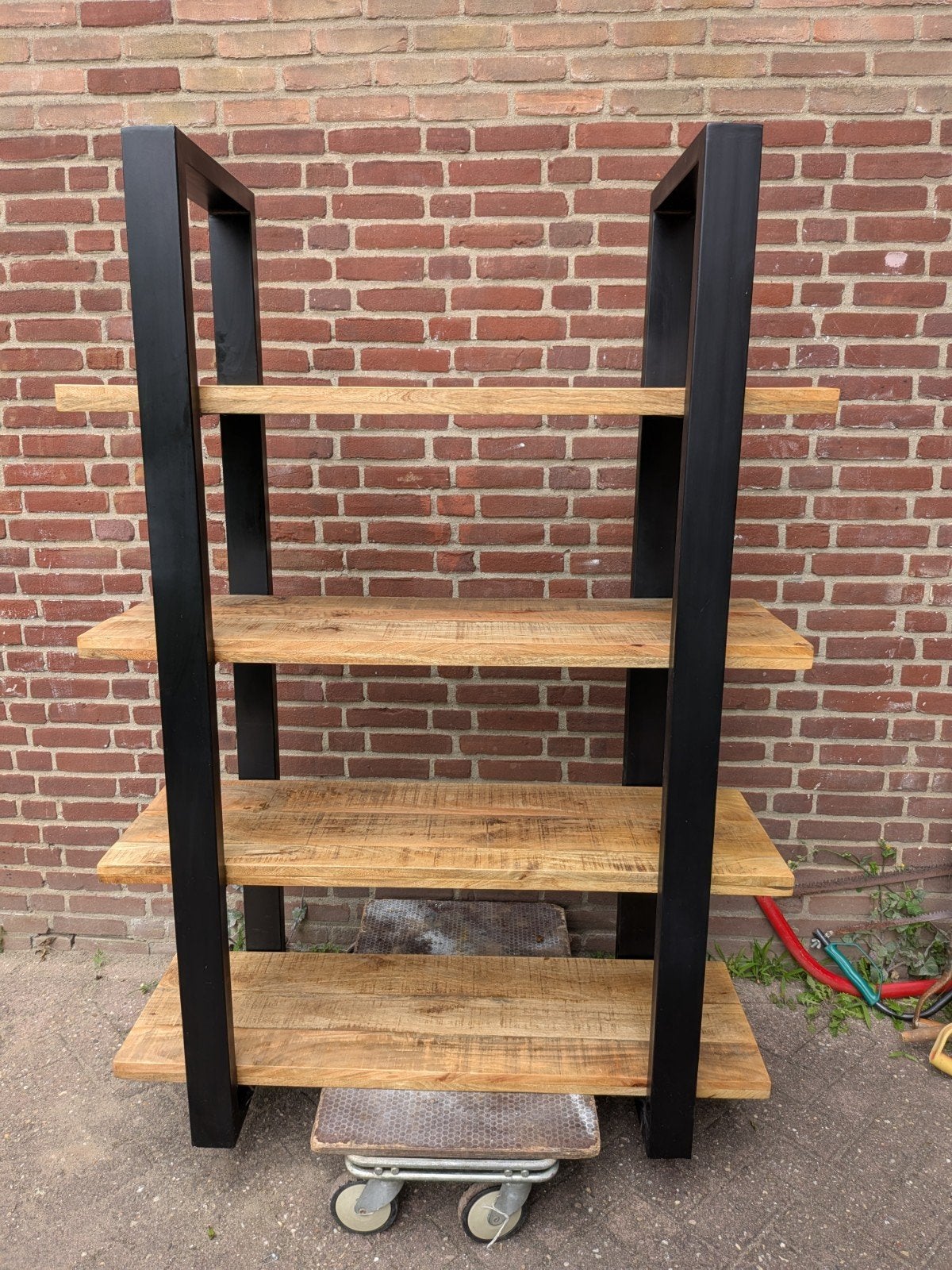 Wandmeubel/stelling van aluminium en mangohout, Met plank(en), Zo goed als nieuw, Minder dan 150 cm, 150 tot 200 cm