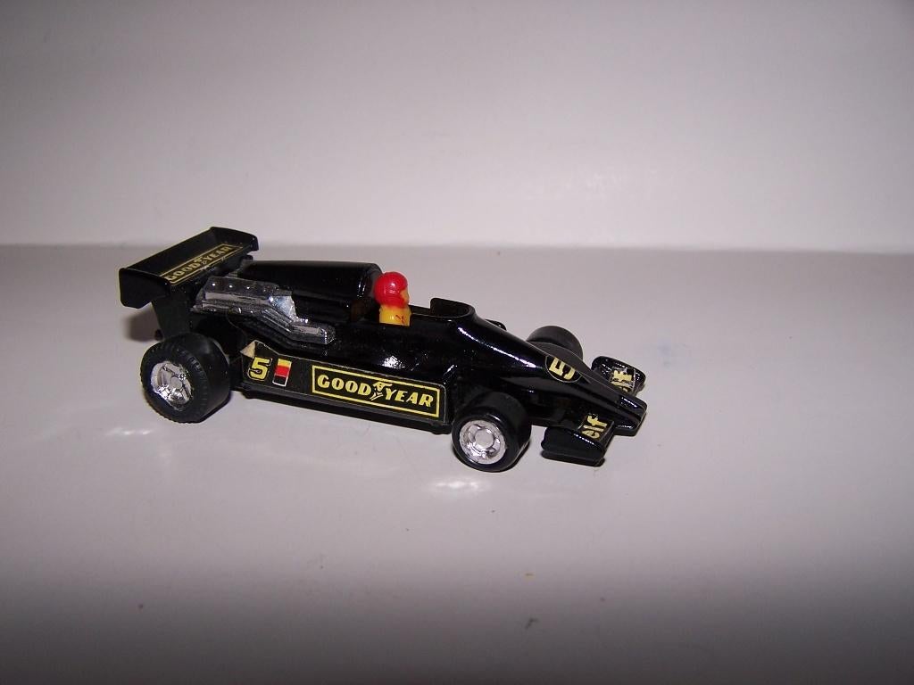 Team Lotus J.P.S. MK III. 1/43. Diecast. Made in Hong Kong., Ophalen of Verzenden, Zo goed als nieuw, Overige typen