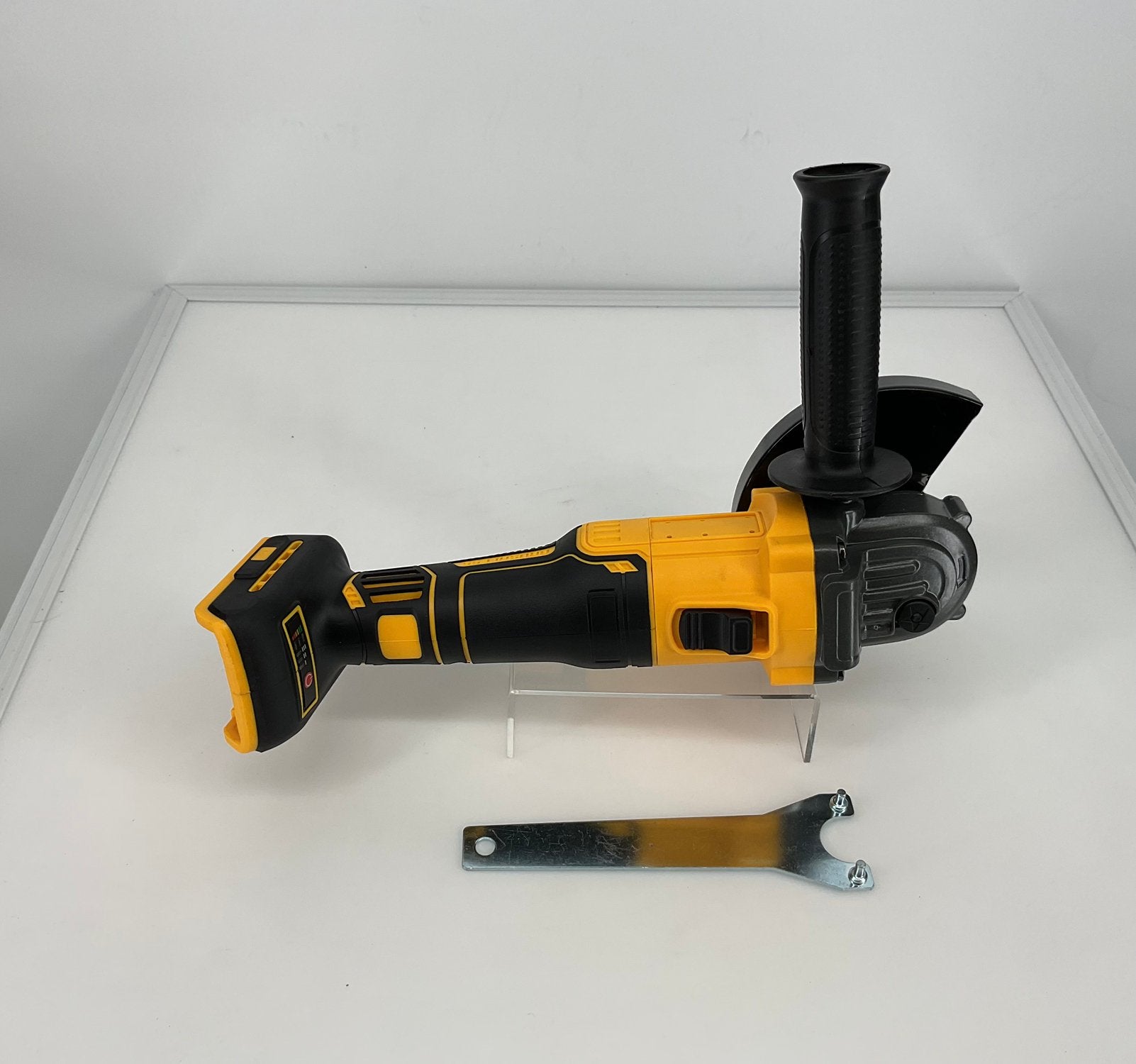 Nieuwe accu haakse slijper werkend op DeWalt 18V LXT accu’s, Ophalen of Verzenden, Nieuw, Minder dan 700 watt, Haakse handslijpmachine