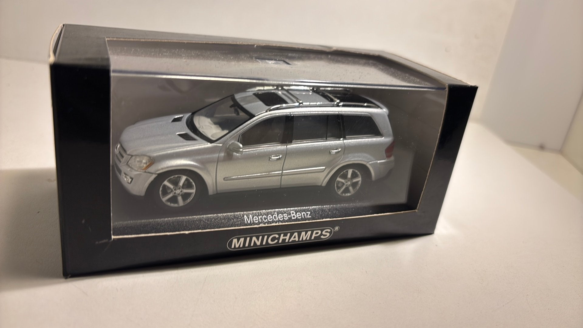 Mercedes benz gl klasse grey minichamps 1.43