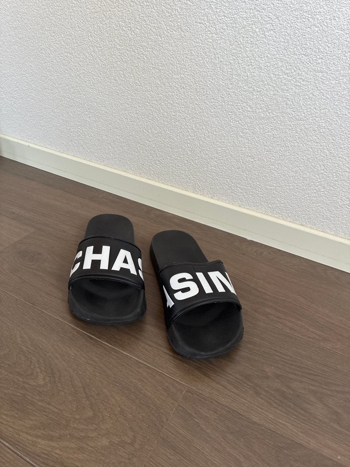 Chaisin badslippers maat 43, zo goed als nieuw, Kleding | Heren, Schoenen, Ophalen of Verzenden, Zo goed als nieuw, Zwart, Slippers