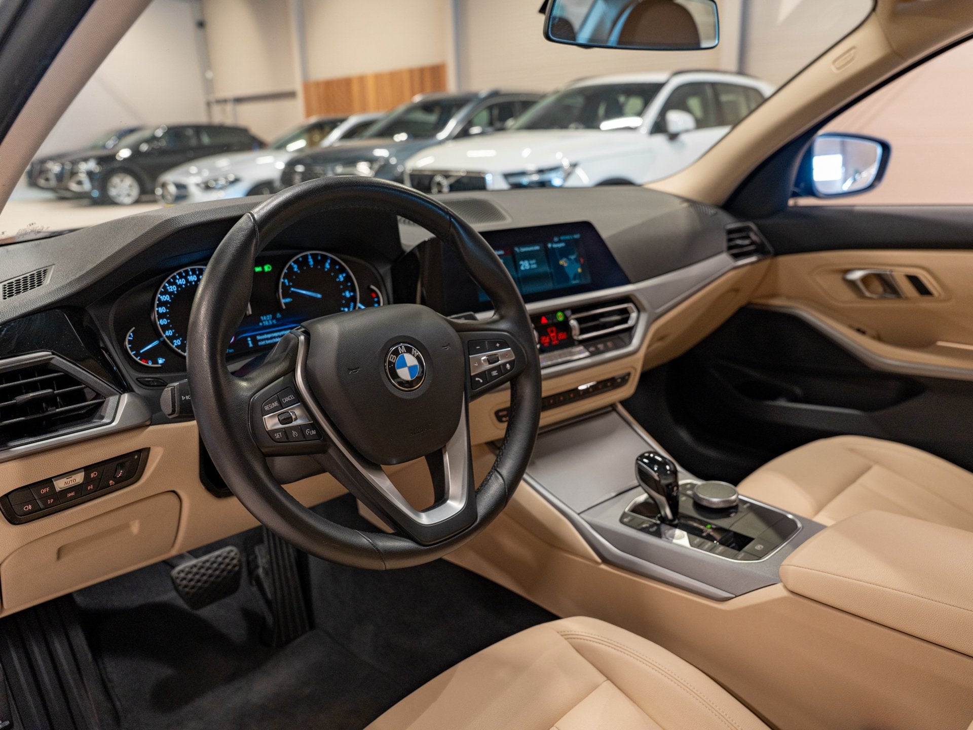 BMW 3-serie 320i Executive, Facelift, Apple Carplay, Navi, L, Auto's, Automaat, 1998 cc, Achterwielaandrijving, Gebruikt