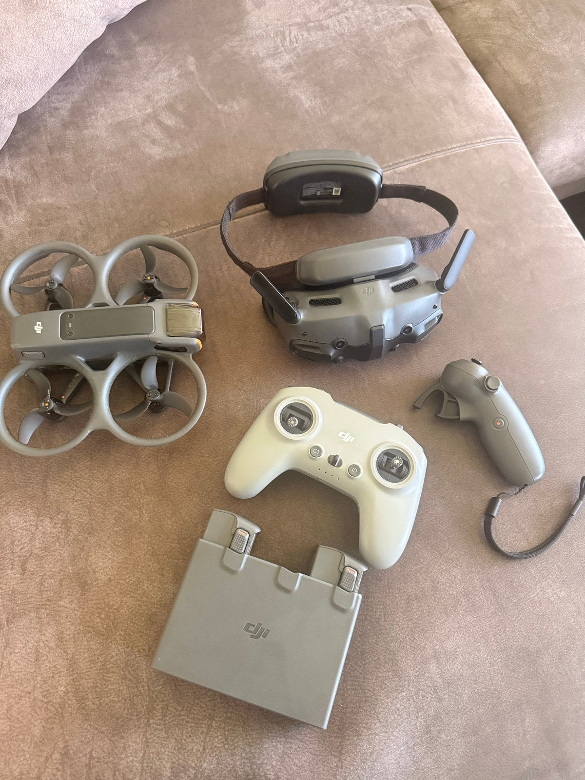 DJI Avata 2 FPV Drone Combo met Goggles 3 en Controller, 250 tot 900 gram, Cameradrone, Zo goed als nieuw, 1 tot 5 kilometer