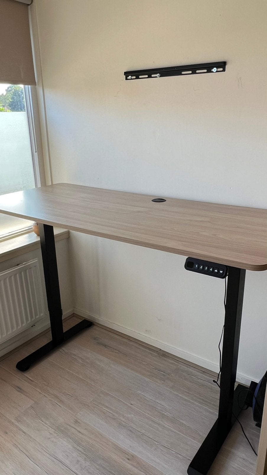 Elektrisch zit/sta bureau 60x140, Huis en Inrichting, Ophalen, Zit-sta bureau, Zo goed als nieuw, In hoogte verstelbaar