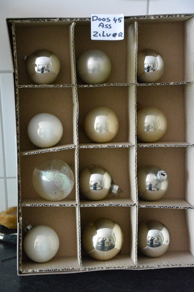 Kerstballen zilver Doos 45, Ophalen of Verzenden, Zo goed als nieuw