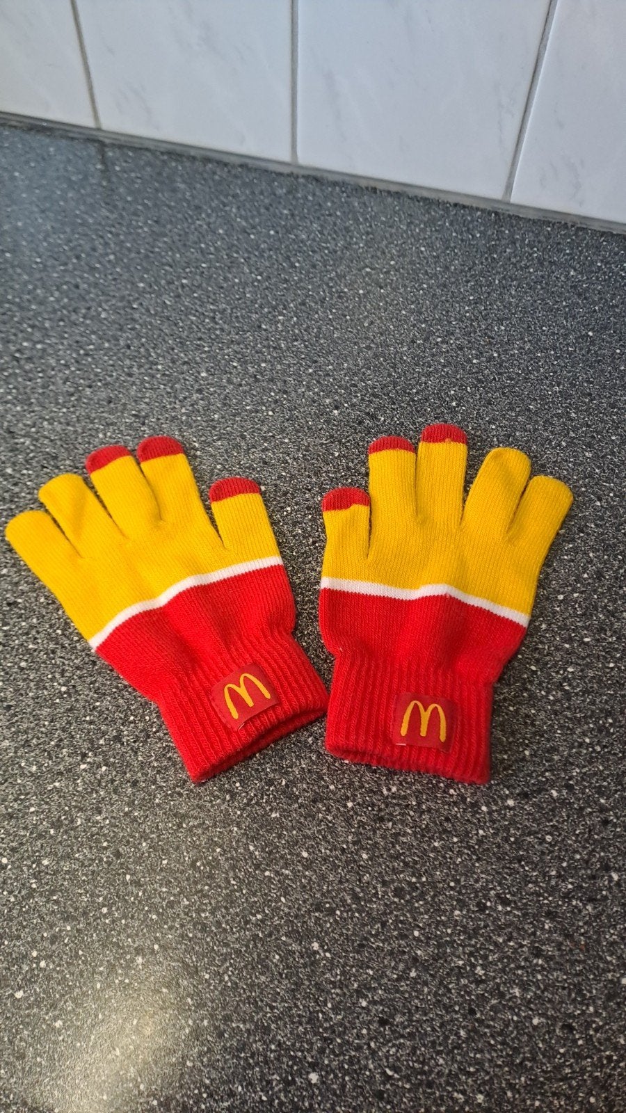 Mcdonalds handschoenen zgan, Gebruiksvoorwerp, Ophalen of Verzenden, Zo goed als nieuw, N.v.t