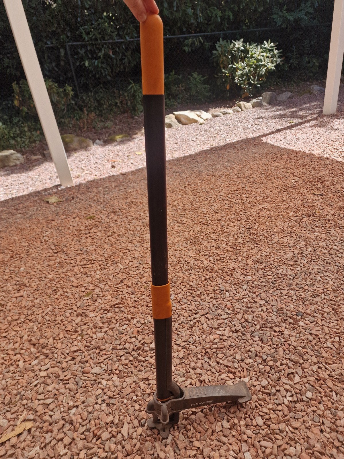 Fiskars onkruidtrekker, Ophalen