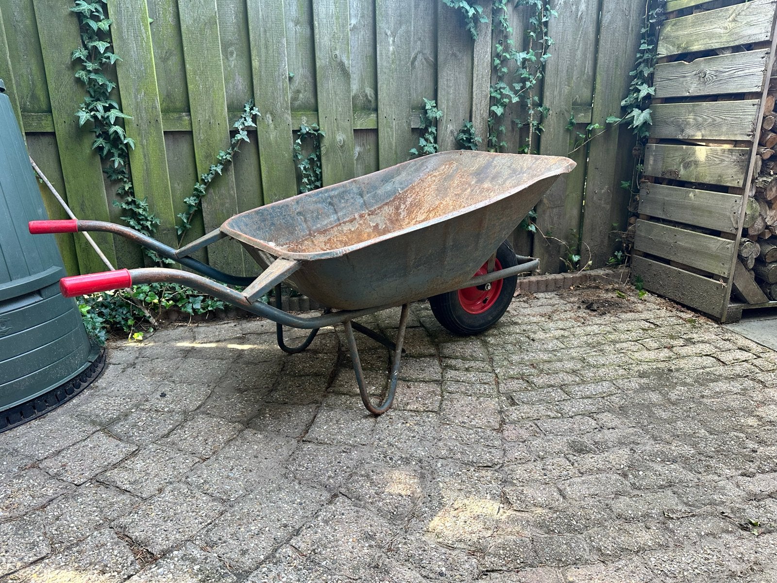 Stevige gebruikte kruiwagen - Goboti Schubkar, Tuin en Terras, Kruiwagens, Ophalen, Gebruikt, Handmatig, Eenwielig