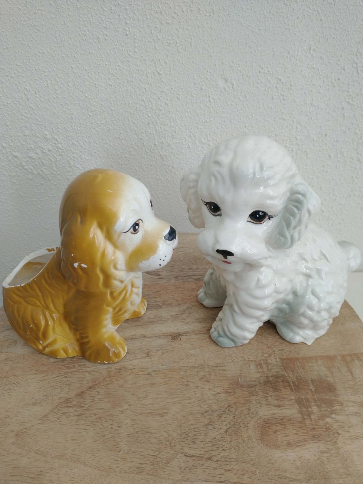 Vintage bloempotje en beeldje hondjes, Ophalen of Verzenden