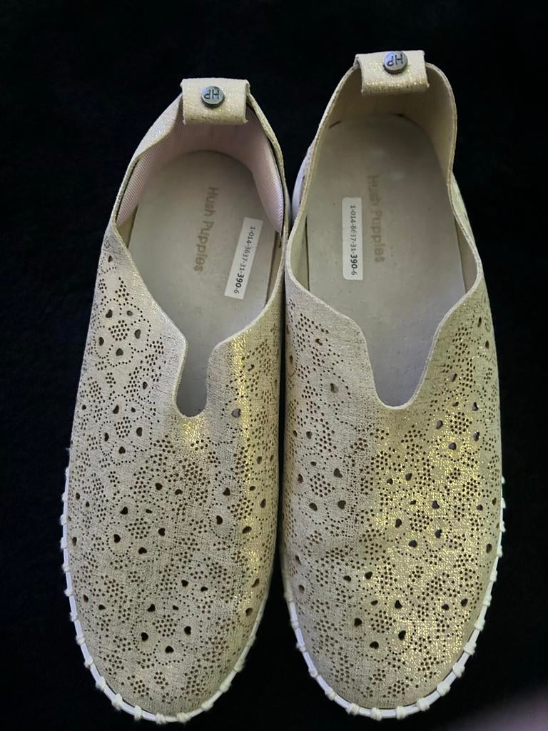 Hush Puppies instappers goud maat 39, Kleding | Dames, Schoenen, Overige kleuren, Instappers, Ophalen of Verzenden, Zo goed als nieuw