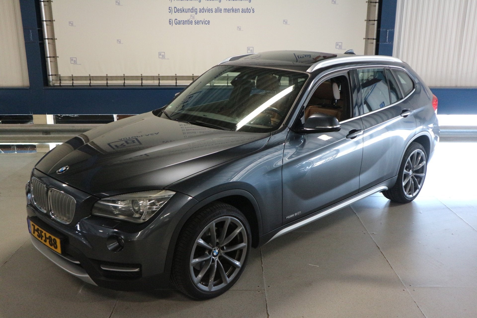 BMW X1 SDrive20i / AUTOMAAT / LEER / PANO / KETTING VV ! ! !, Euro 6, 4 cilinders, Stoelverwarming, 184 pk