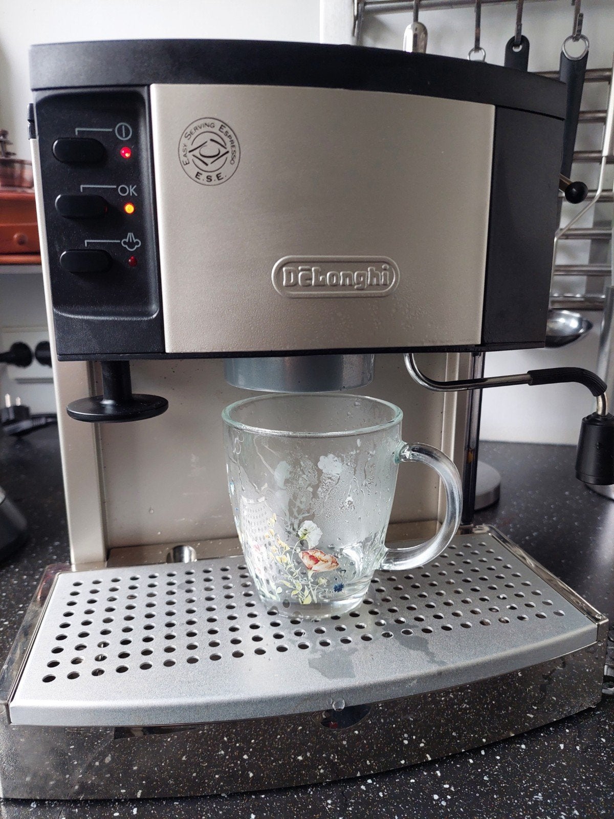 Delonghi EC702/EC710 Review. An Old Premium, Still Worth Buy, Witgoed en Apparatuur, Ophalen, Espresso apparaat, Gemalen koffie