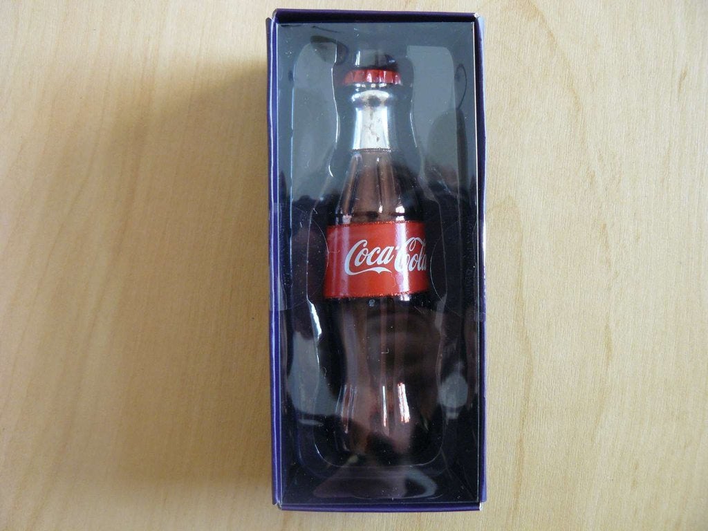 Nieuwe Coca Cola kerstbal/kersthanger., Ophalen of Verzenden, Nieuw, Gebruiksvoorwerp