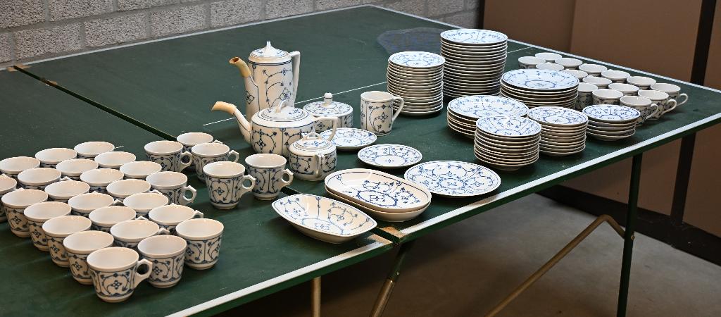 blau saks servies., Ophalen