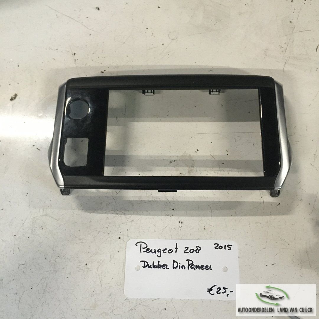 Peugeot 208 1.2 3 cil 5bak 5drs 2015 Radio Dubbeldin paneel, Gebruikt, -, -, Ophalen of Verzenden