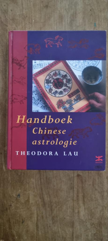 T. Lau - Handboek Chinese astrologie, Spiritualiteit algemeen, Overige typen, Ophalen of Verzenden, Zo goed als nieuw