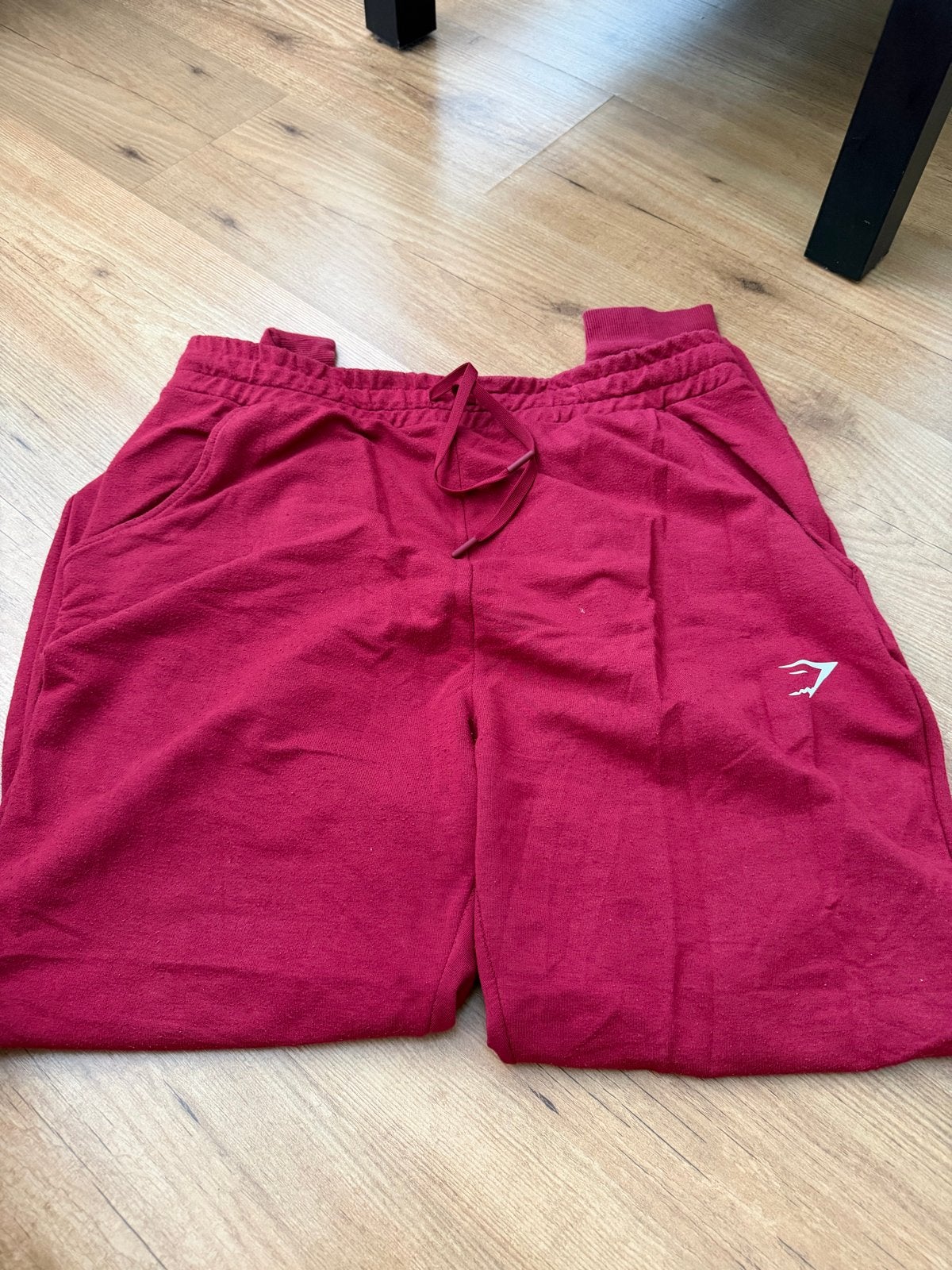 Gymshark Joggingpak Bordeauxrood, Maat 42/44 (L), Ophalen of Verzenden, Fitness of Aerobics, Gedragen