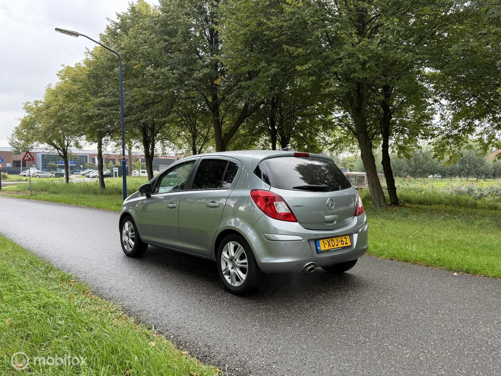 Opel Corsa 1.2-16V Design Edition*AUT*STUUR/STOELVERWARMING, Gebruikt, 4 cilinders, 49 €/maand, Origineel Nederlands