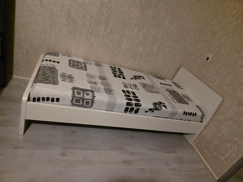 Eenpersoonsbed met lattenbodem (exclusief matras), Ophalen, 90 cm, Eenpersoons, Zo goed als nieuw