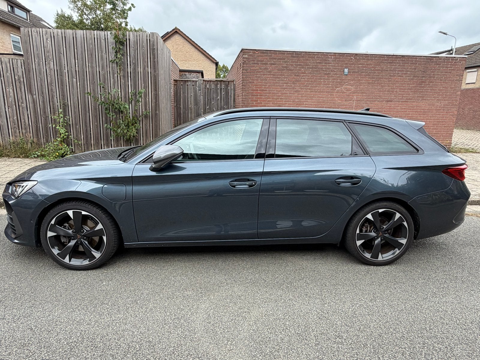 Cupra Leon 1.4 E-hybrid TSI 204pk Dsg-6 2022 Grijs, Auto's, 4 cilinders, 1589 kg, Leon, Leder en Stof