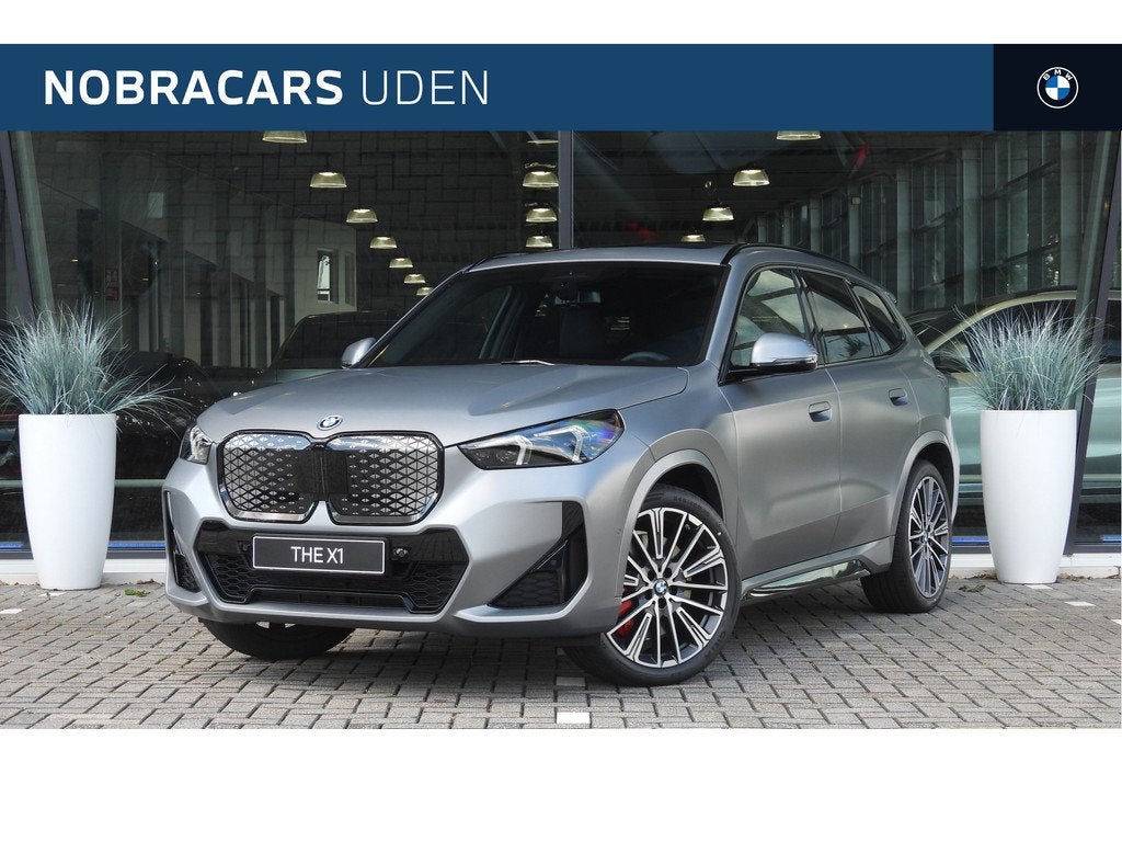 BMW iX1 eDrive20 M Sport / Panoramadak / Sportstoelen / M Ad