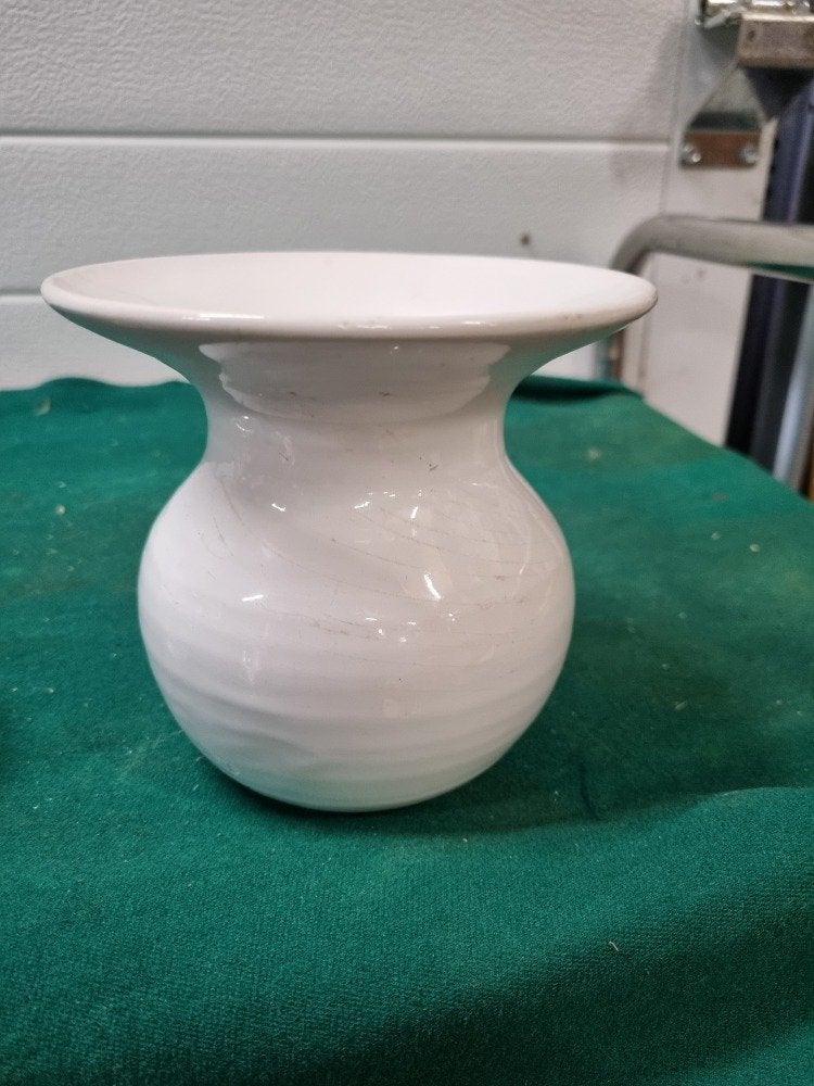 vaas wit aardewerk klein, Antiek en Kunst, Ophalen of Verzenden