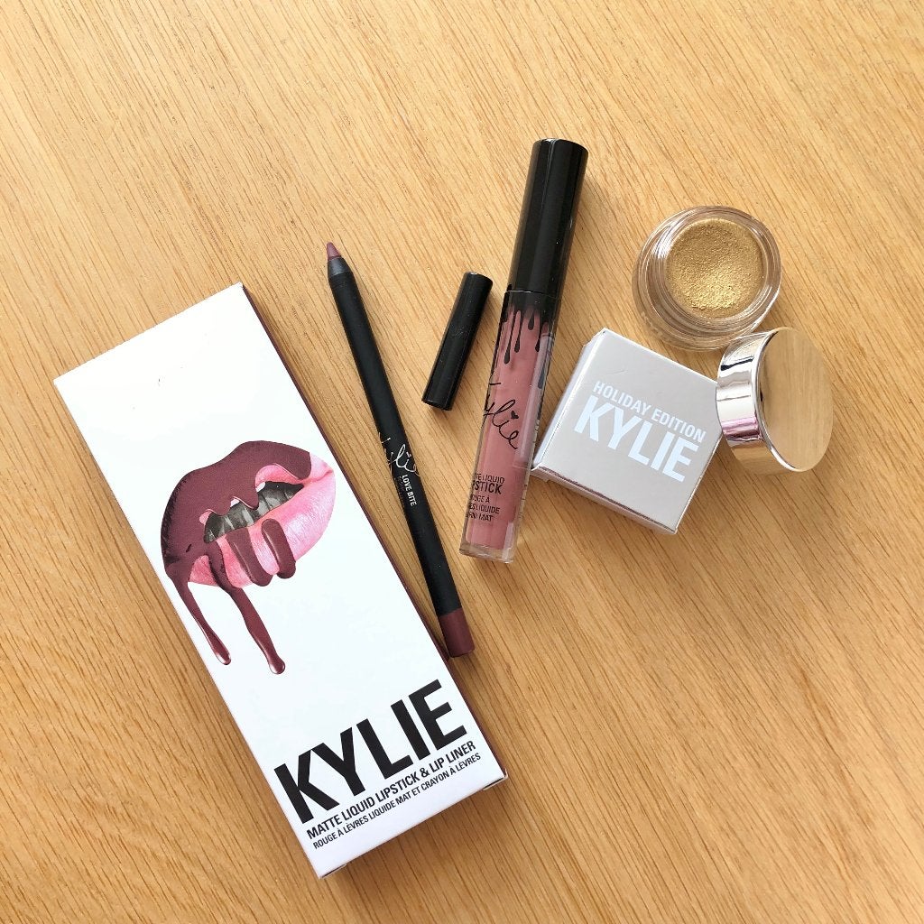 Kylie Cosmetics lip kit Love Bite + Yellow gold creme shadow, Ophalen of Verzenden, Nieuw, Overige kleuren, Gehele gezicht